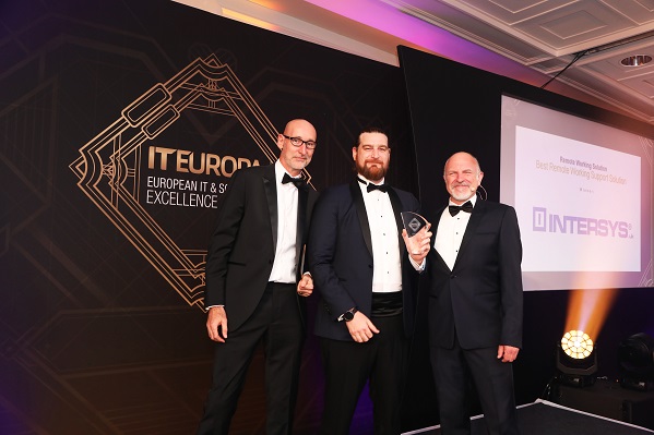 Intersys Executive Director Mark Kirby receiving the Best Remote Working Support Solution Award 
